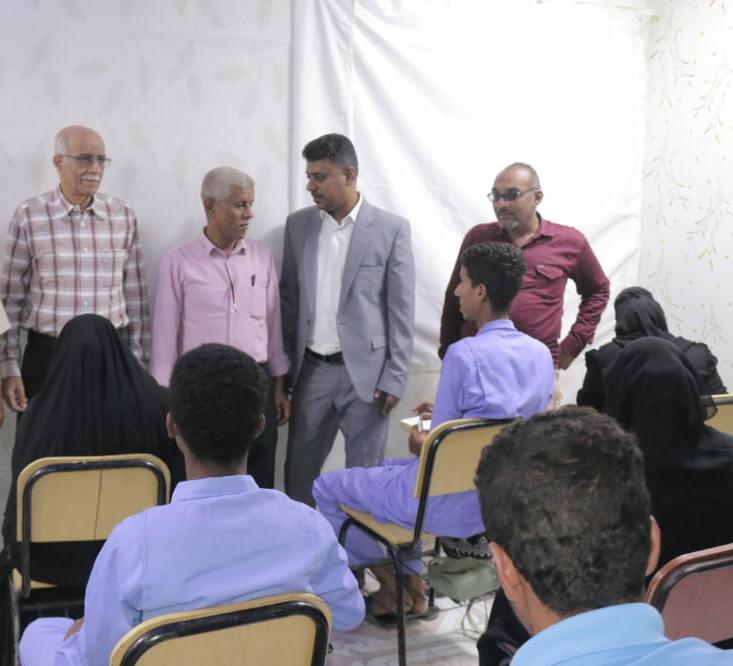 شعبة معاهد التعليم الفني بالشحر تدشين الامتحانات الفصلية بمؤسسة رؤى الشبابية التنموية