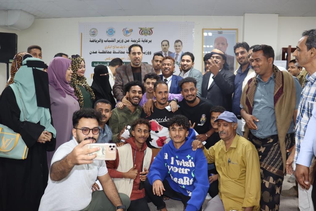 في حفل إشهار برنامج التطوع : الوزير البكري يؤكد اهتمام القيادة والحكومة بالشباب لبناءالوطن واشاعة السلام .
