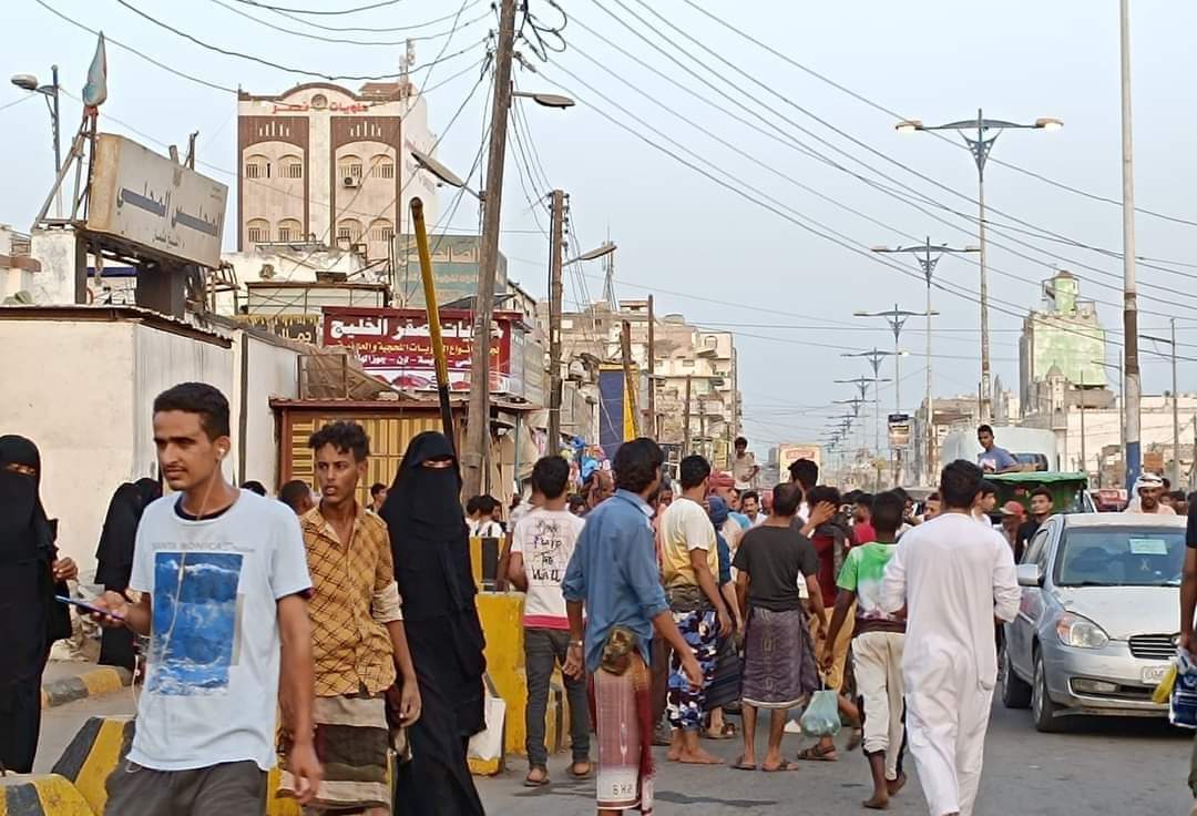 ما وراء قيام شاب بإشعال النار في جسمه بعدن.